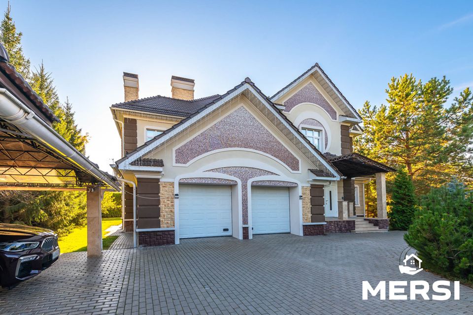 Продаётся 3-этажный дом, 700 м²