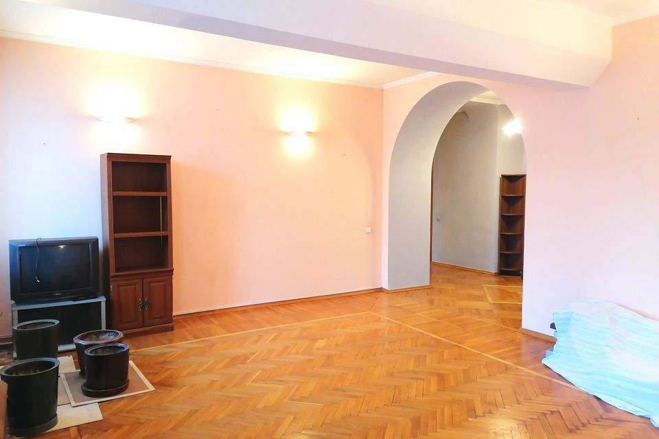 Продаётся 3-комнатная квартира, 117 м²