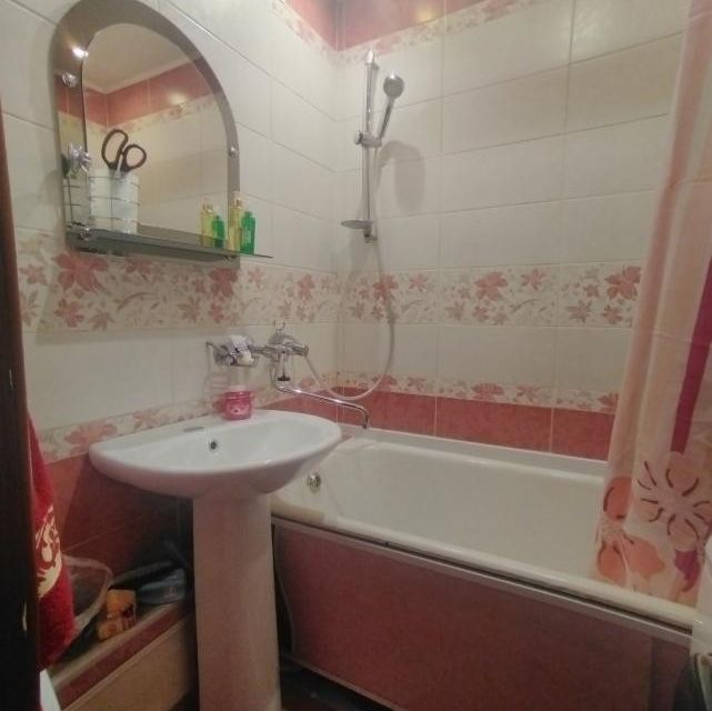 Продаётся 3-комнатная квартира, 65.5 м²