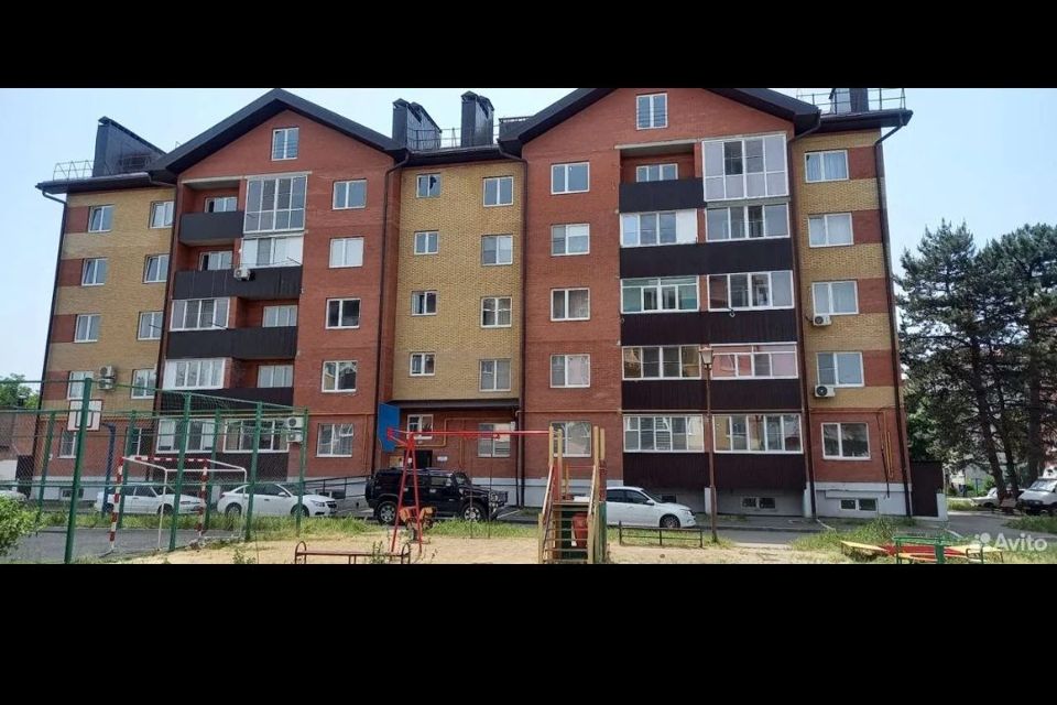 Продаётся 3-комнатная квартира, 135.2 м²