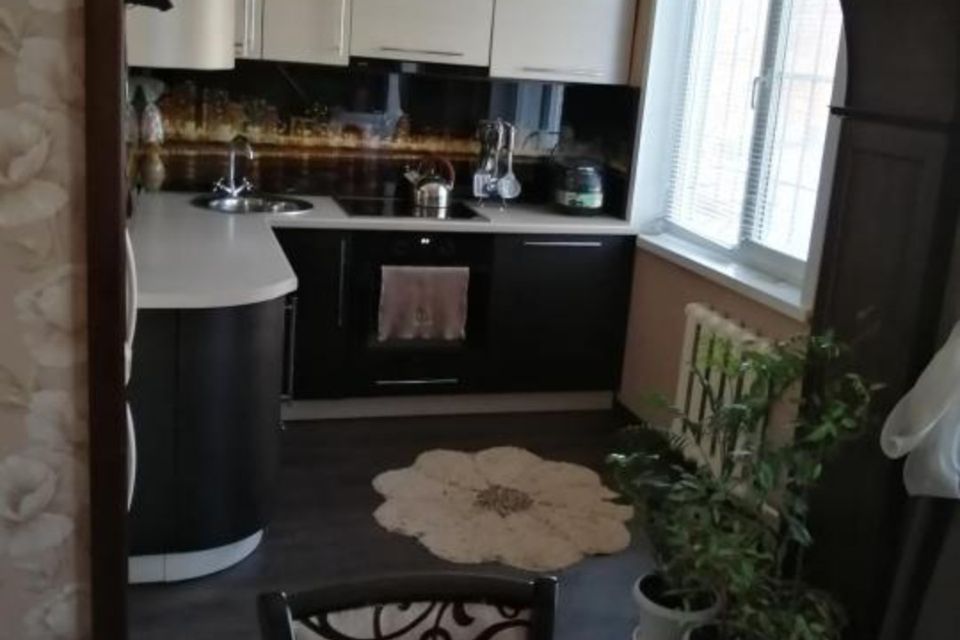 Продаётся 4-комнатная квартира, 69.7 м²