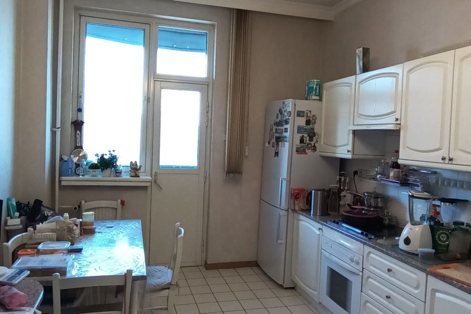 Продаётся 3-комнатная квартира, 138 м²
