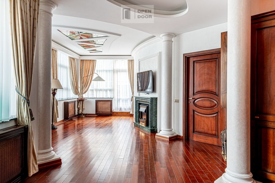 Продаётся 4-комнатная квартира, 152 м²