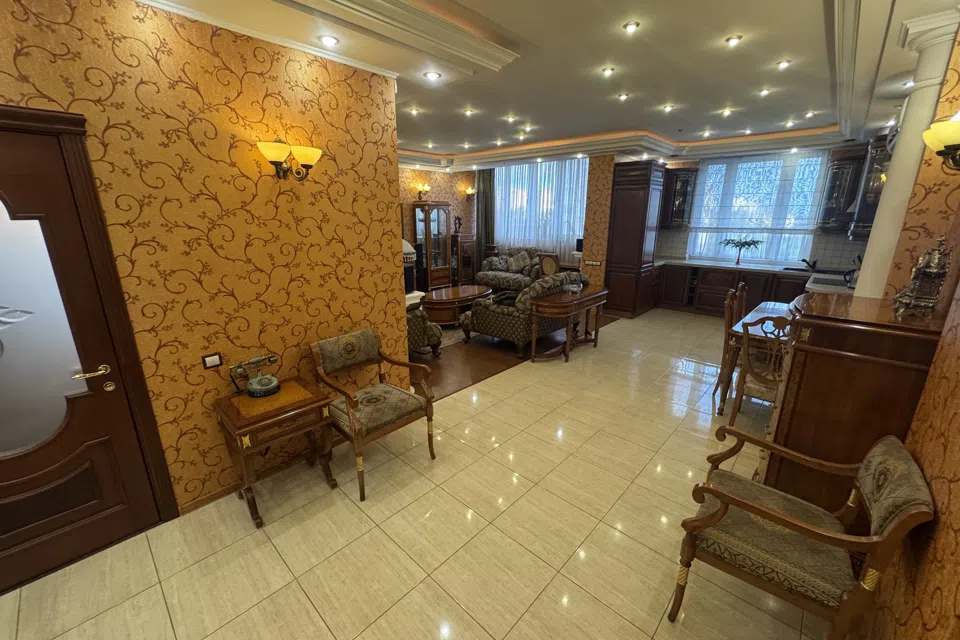 Продаётся 2-комнатная квартира, 82 м²