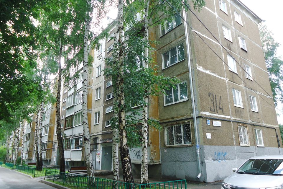 Продаётся 4-комнатная квартира, 58.9 м²