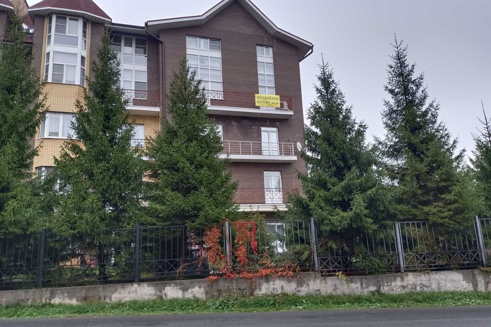 Продаётся 4-комнатная квартира, 152 м²