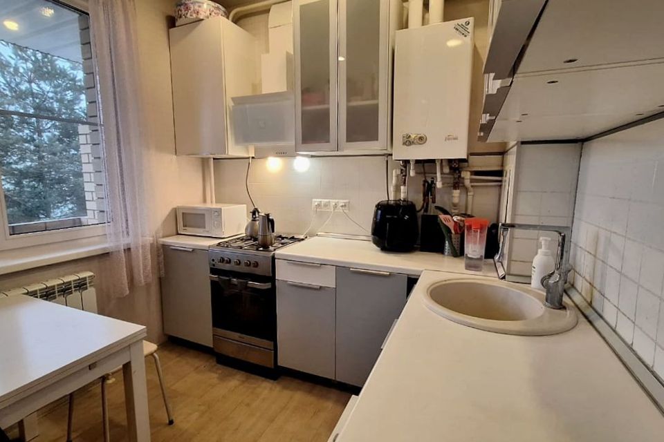 Продаётся 1-комнатная квартира, 42 м²