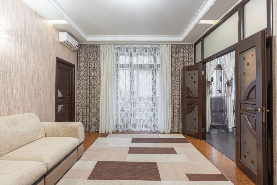 Продаётся 4-комнатная квартира, 130.9 м²