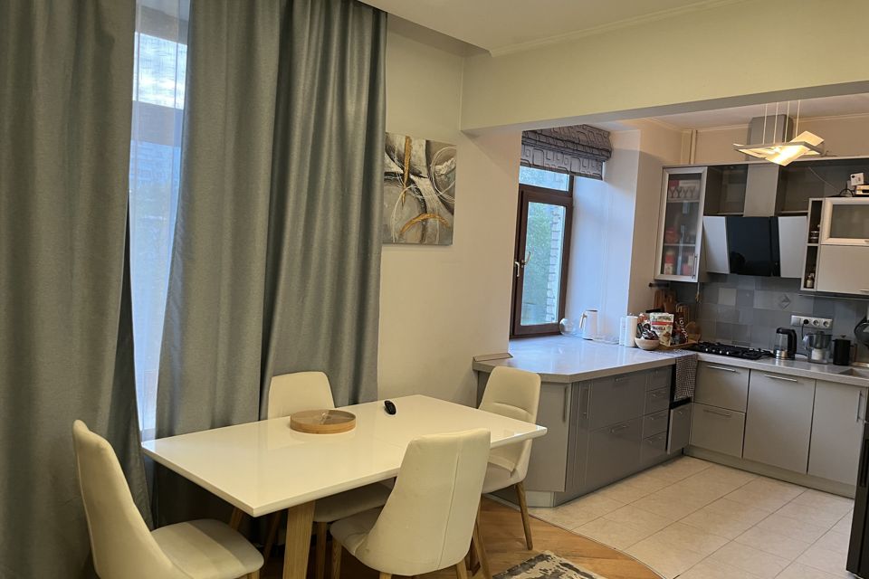 Продаётся 3-комнатная квартира, 82 м²