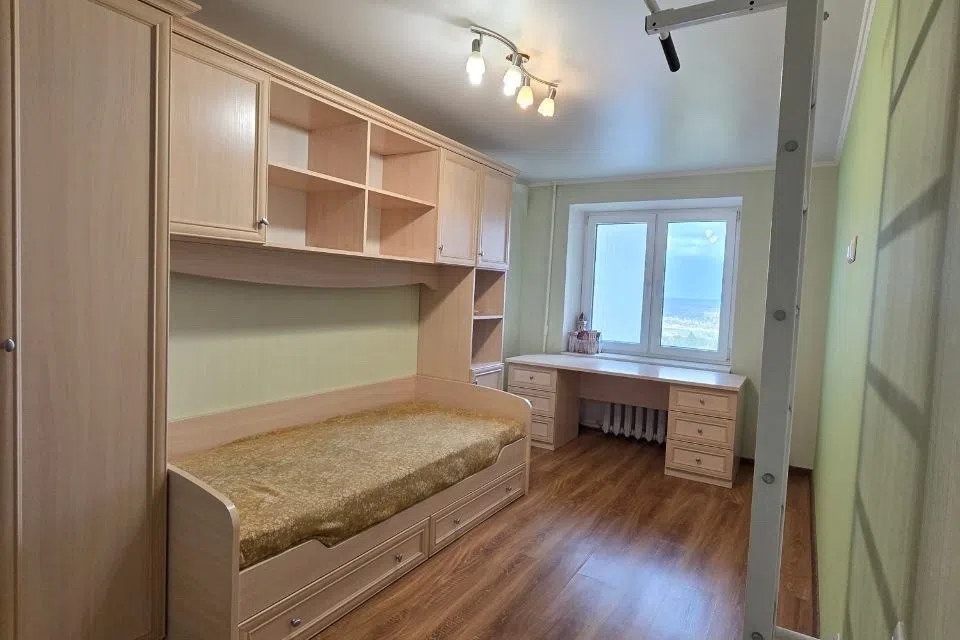 Продаётся 4-комнатная квартира, 100 м²
