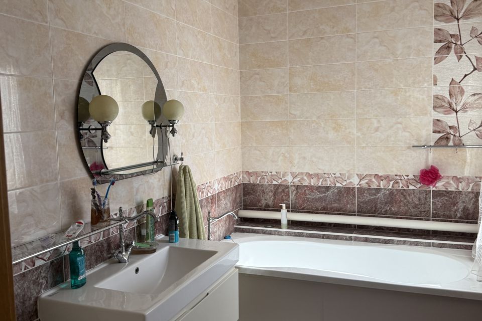 Продаётся 3-этажный дом, 271 м²