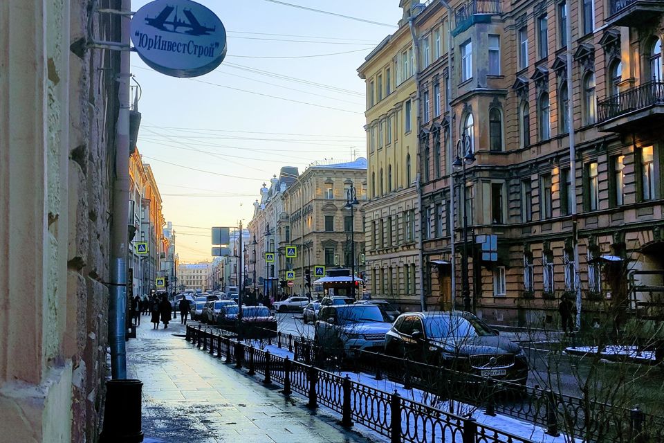 Продаётся 4-комнатная квартира, 224 м²