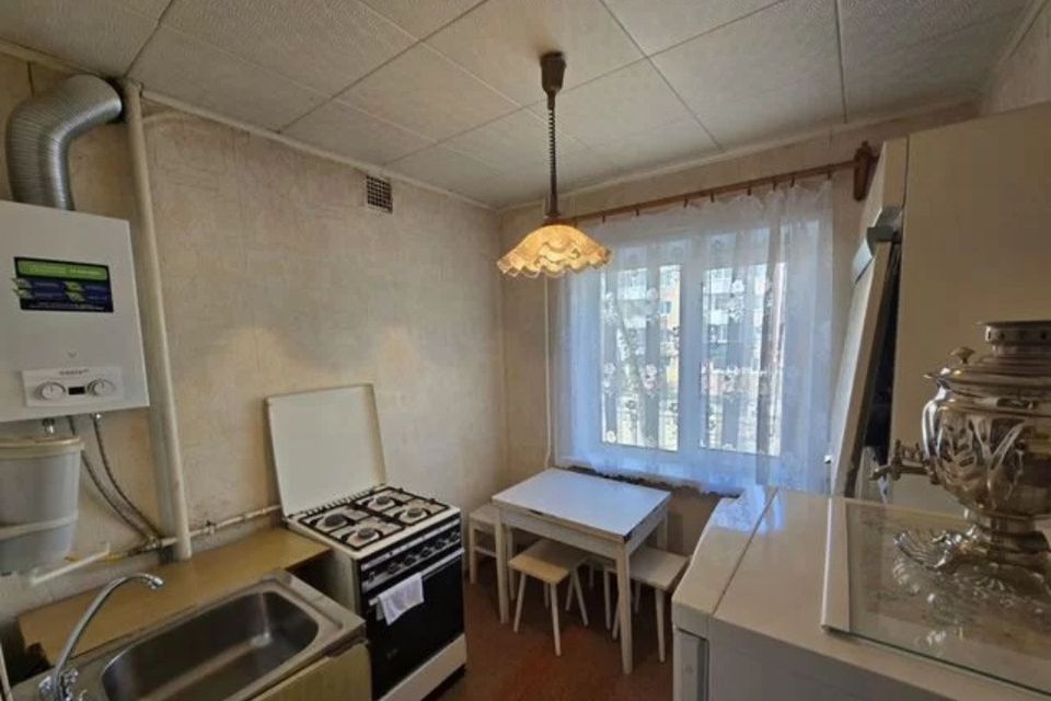 Продаётся 3-комнатная квартира, 48.6 м²