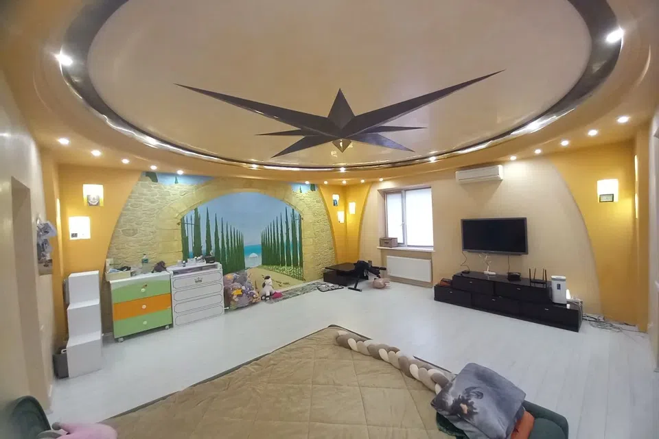 Продаётся 3-этажный дом, 337 м²