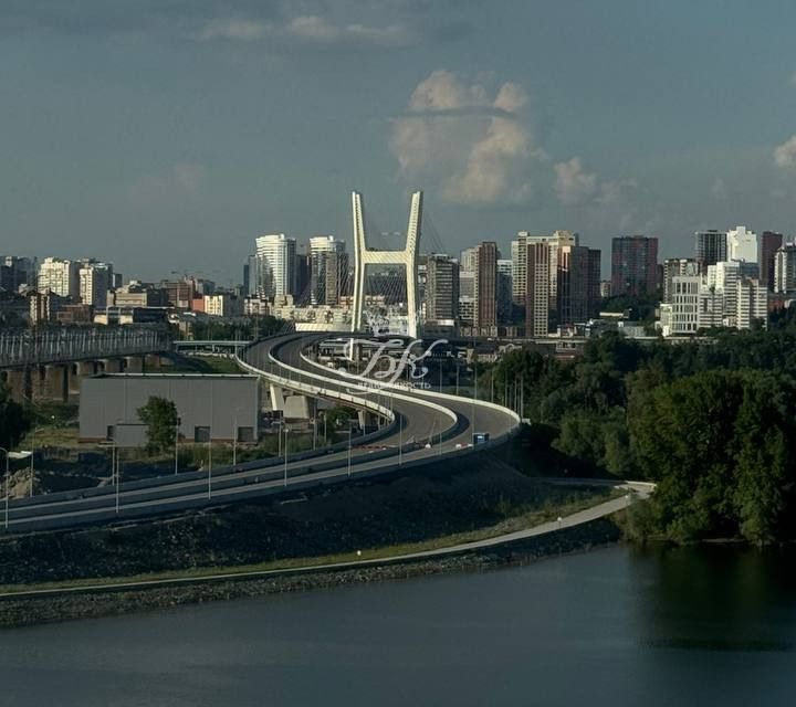 Продаётся 4-комнатная квартира, 91.8 м²
