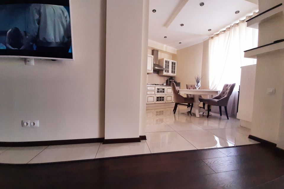 Продаётся 2-комнатная квартира, 83 м²