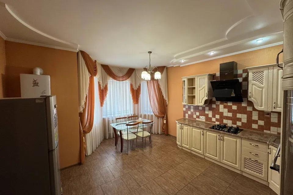 Продаётся 2-этажный дом, 200 м²