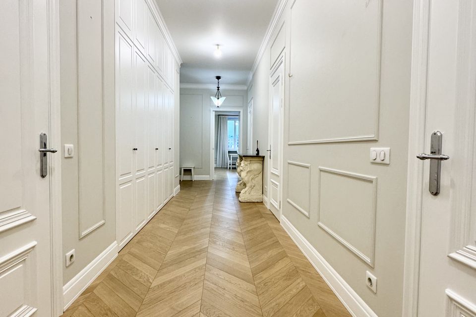 Продаётся 3-комнатная квартира, 108 м²