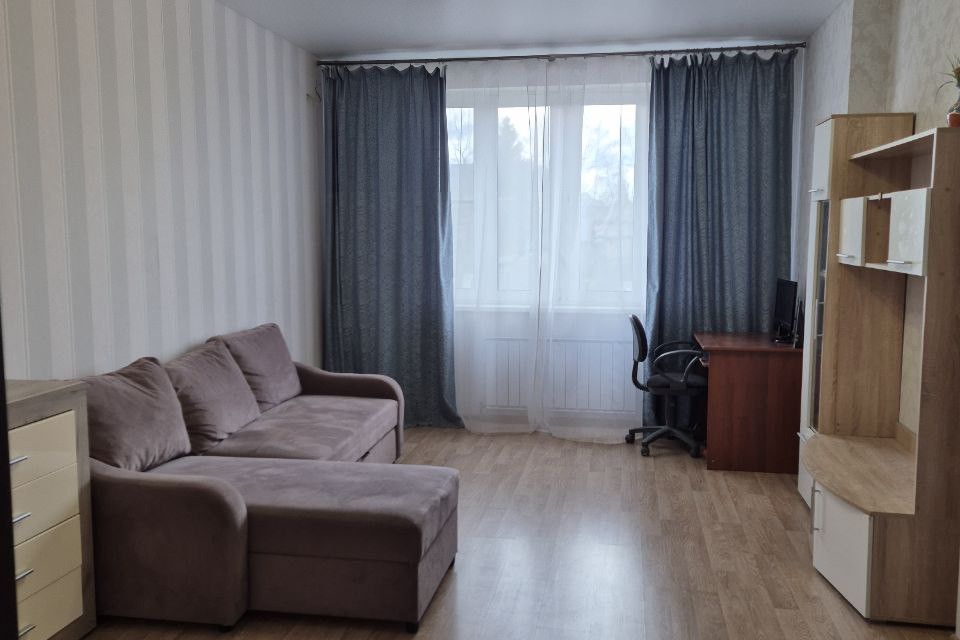 Продаётся 1-комнатная квартира, 42.2 м²