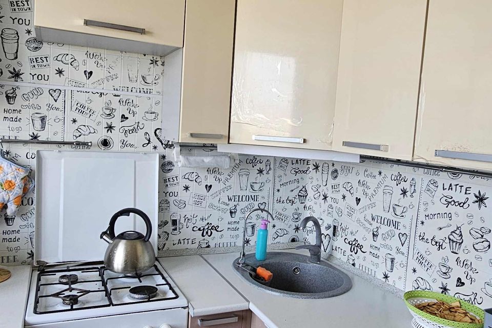 Продаётся 4-комнатная квартира, 60.8 м²
