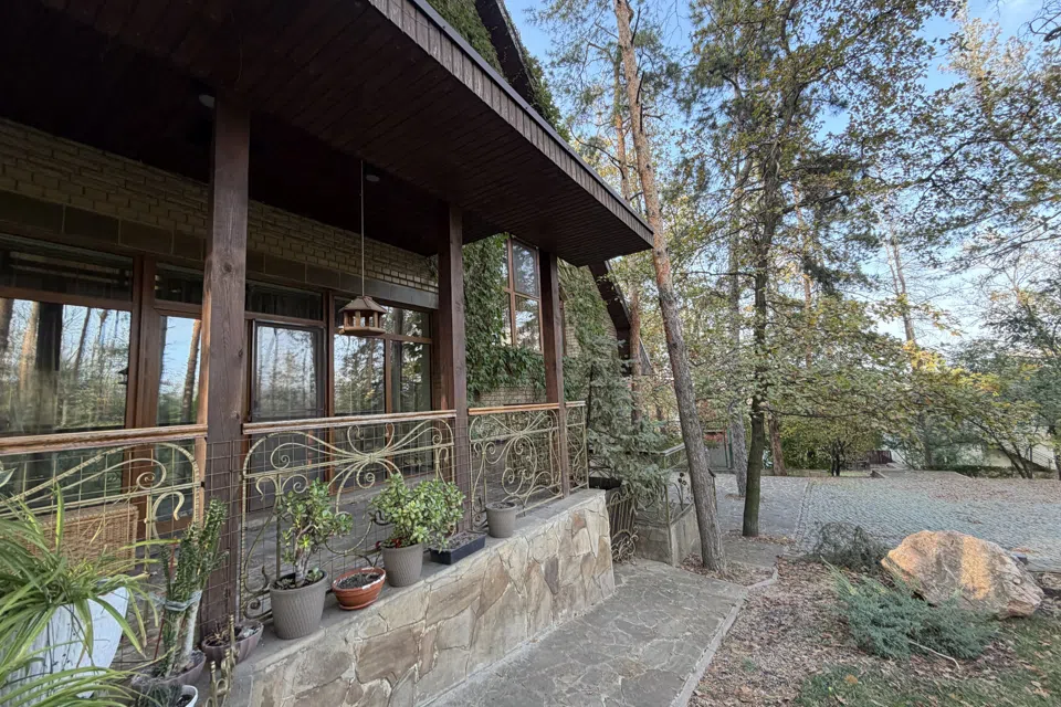Продаётся 3-этажный дом, 400 м²