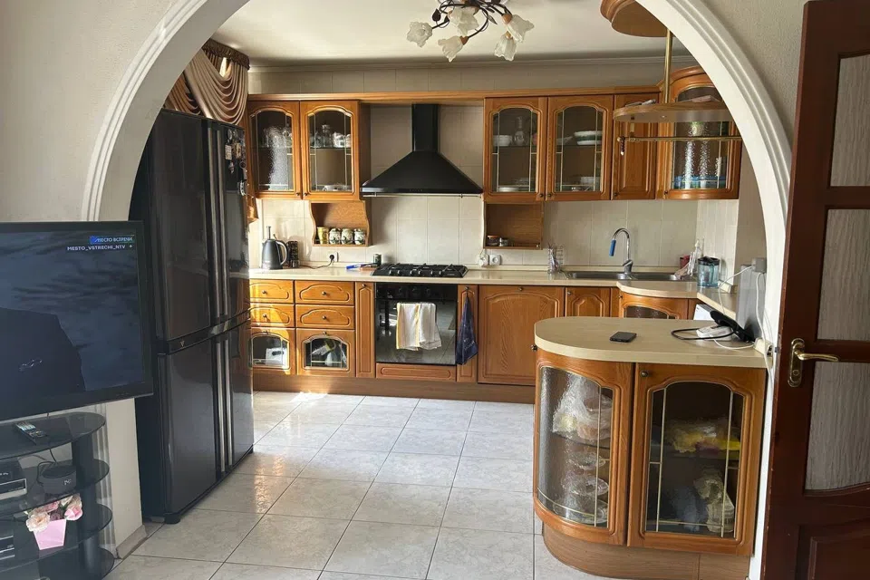 Продаётся 5-комнатная квартира, 170 м²
