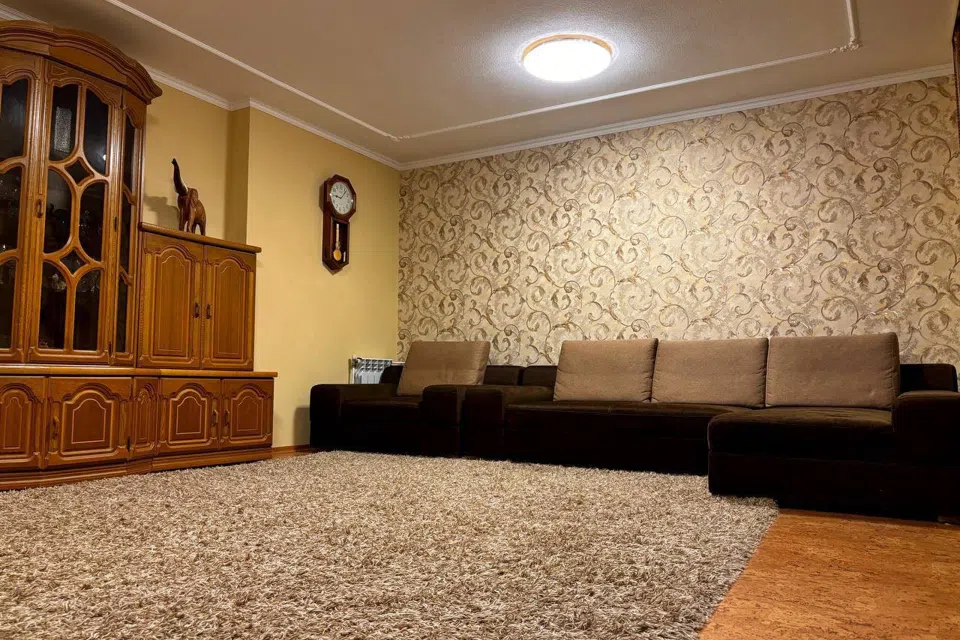 Продаётся 4-комнатная квартира, 90 м²