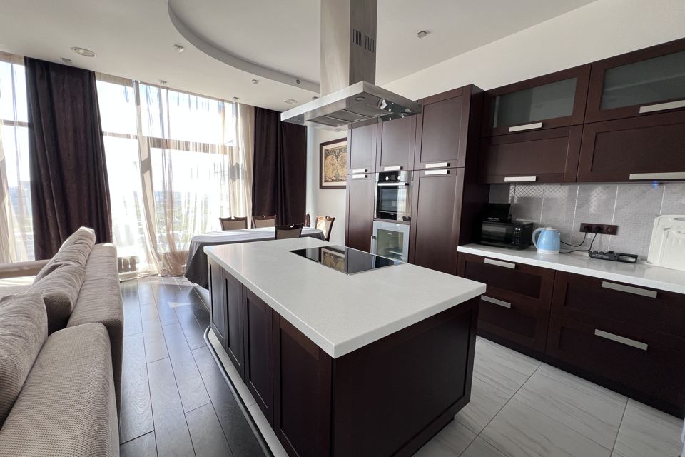 Продаётся 2-комнатная квартира, 117 м²