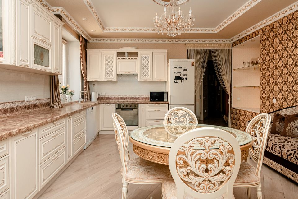 Продаётся 3-комнатная квартира, 106 м²