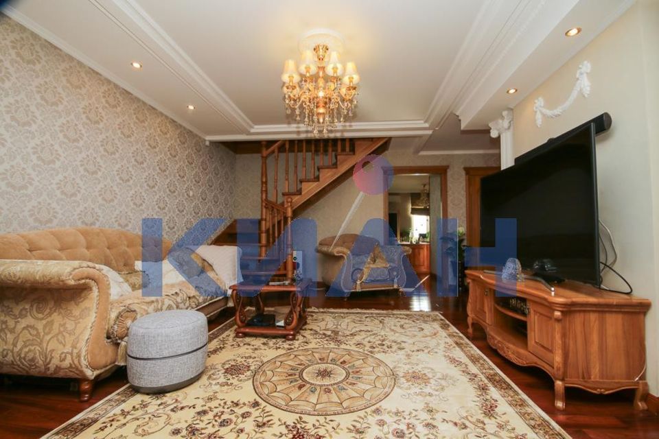 Продаётся 4-комнатная квартира, 131.8 м²