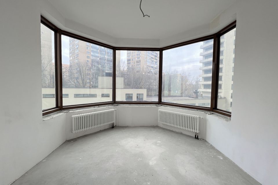 Продаётся 4-комнатная квартира, 204.2 м²
