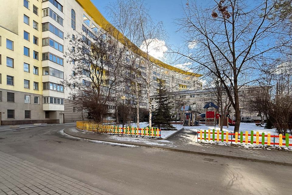 Продаётся 4-комнатная квартира, 120 м²
