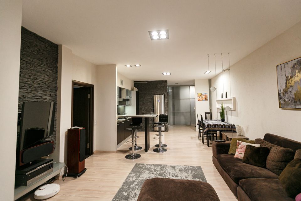 Продаётся 3-комнатная квартира, 146.5 м²