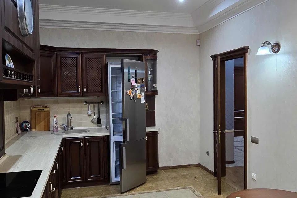 Продаётся 4-комнатная квартира, 138 м²