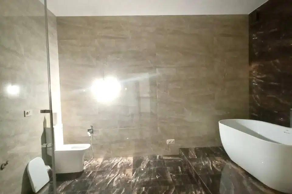 Продаётся 3-комнатная квартира, 148 м²