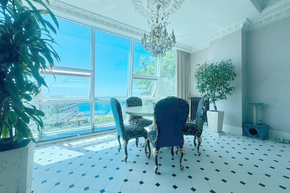 Продаётся 3-комнатная квартира, 147.1 м²