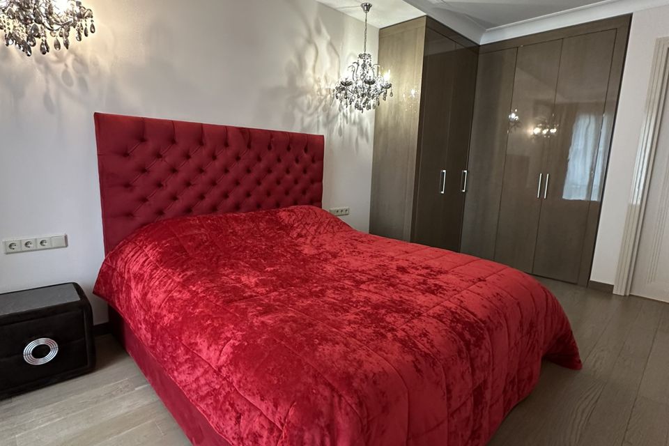 Сдаётся 2-комнатная квартира, 82.5 м²