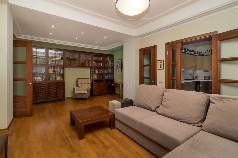 Продаётся 3-комнатная квартира, 111 м²