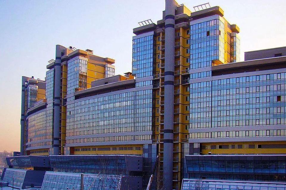 Продаётся 4-комнатная квартира, 160 м²