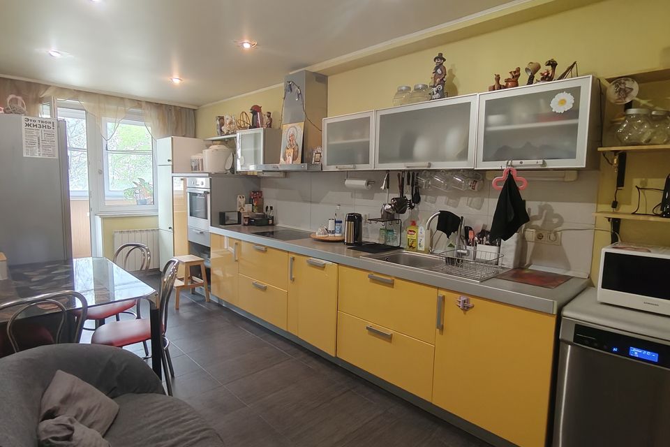Продаётся 4-комнатная квартира, 130 м²