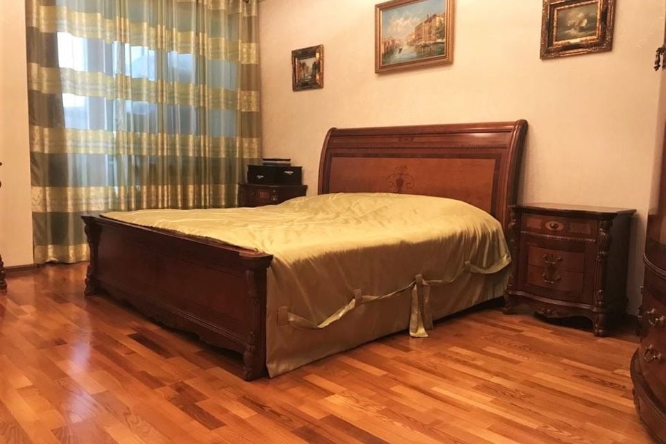 Продаётся 3-комнатная квартира, 121 м²