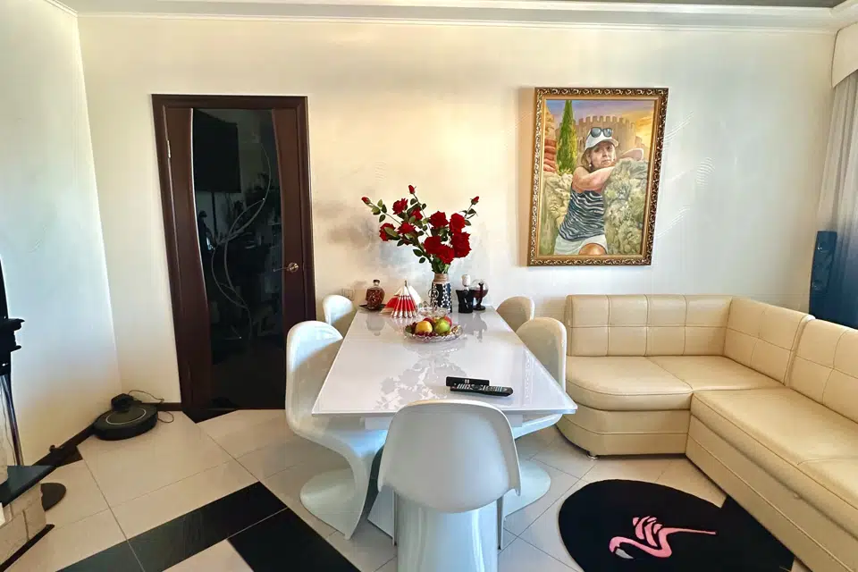 Продаётся 4-комнатная квартира, 82 м²