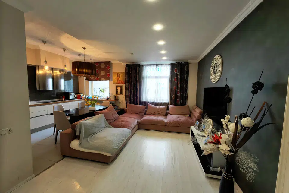 Продаётся 3-комнатная квартира, 104 м²