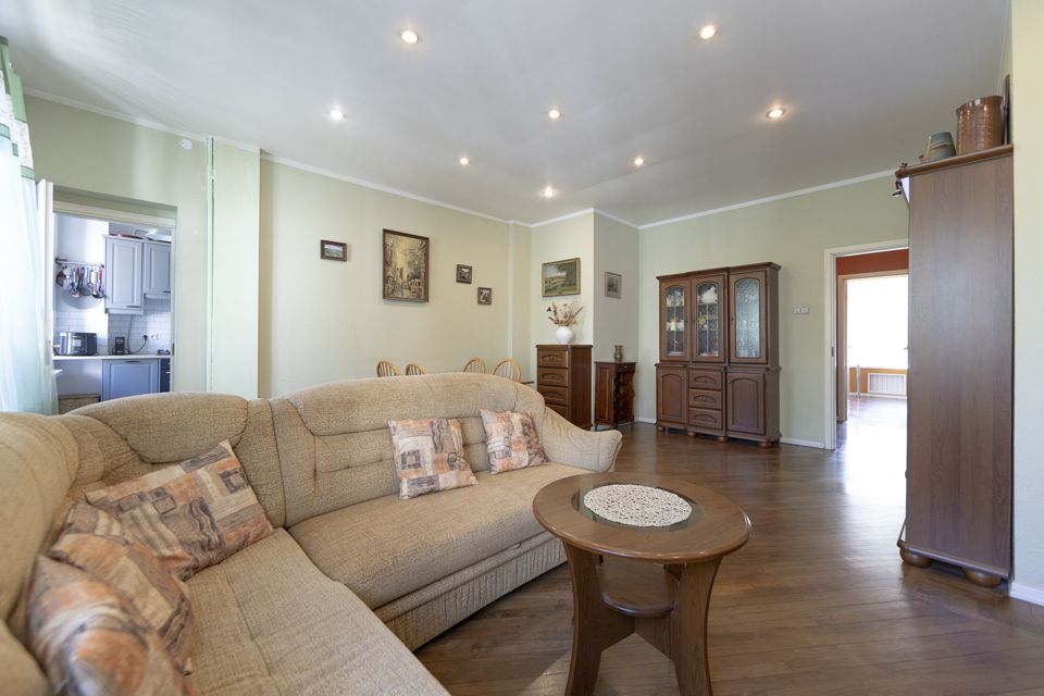 Продаётся 4-комнатная квартира, 103.6 м²