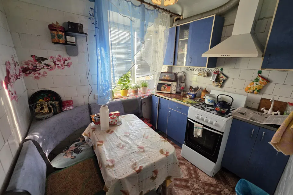 Продаётся 4-комнатная квартира, 61 м²