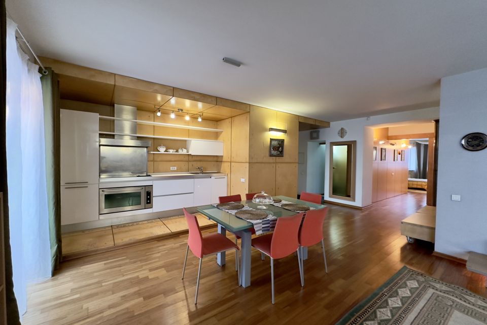 Продаётся 3-комнатная квартира, 114 м²