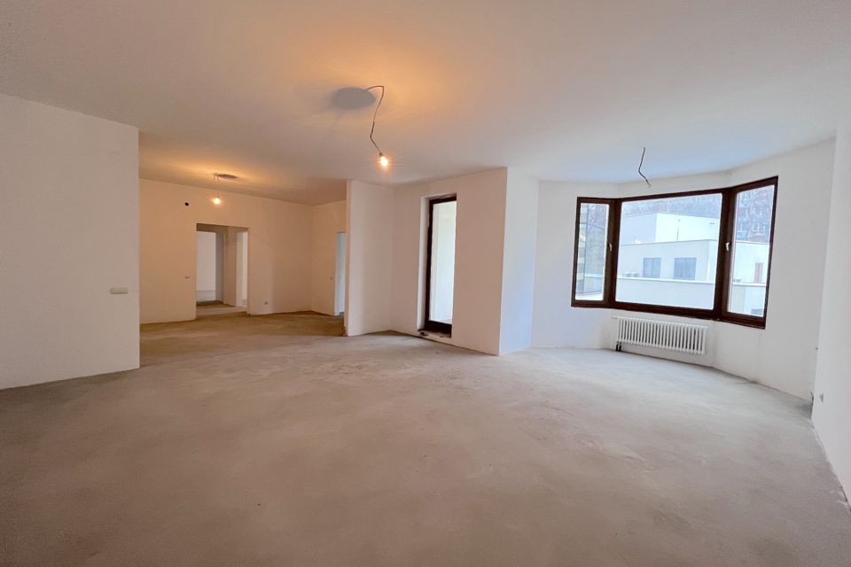 Продаётся 3-комнатная квартира, 162.4 м²