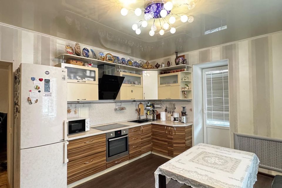 Продаётся 1-комнатная квартира, 77 м²