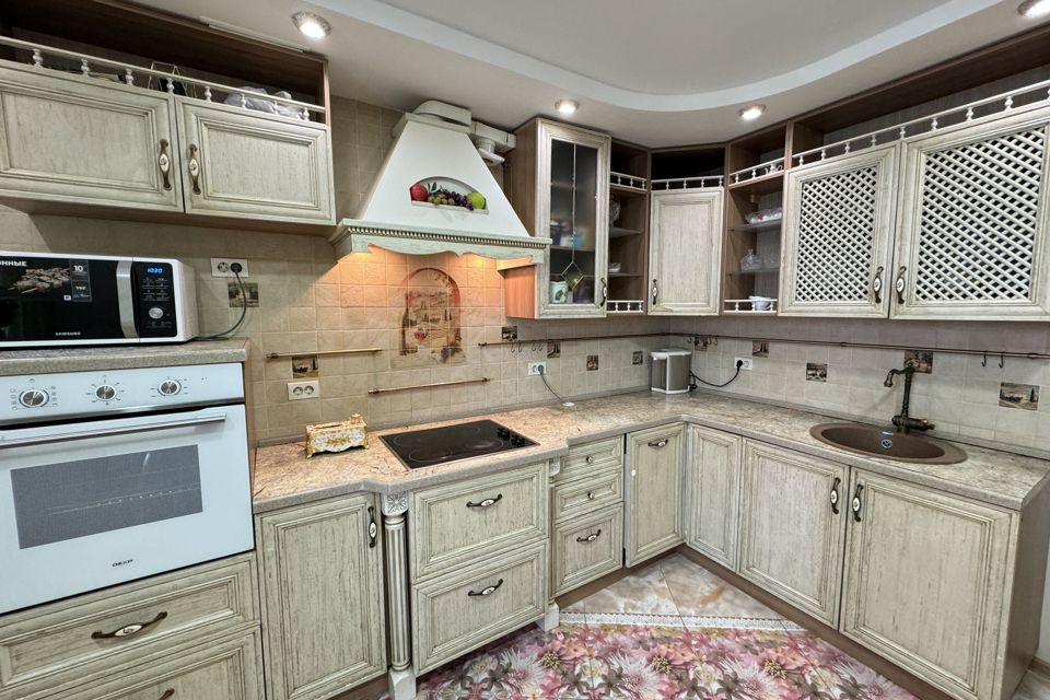 Продаётся 2-комнатная квартира, 70.1 м²