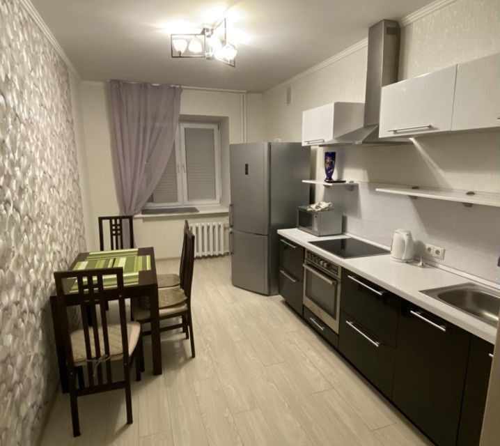 Сдаётся 2-комнатная квартира, 84 м²